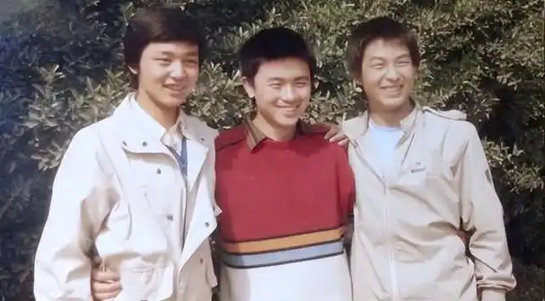 张嘉译放弃一婚杜珺后,二婚娶24亿离异富婆,现成人生赢家