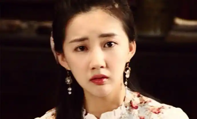 陈欣予的胸好大 长相十分精致嘴唇怪怪的被质疑整容