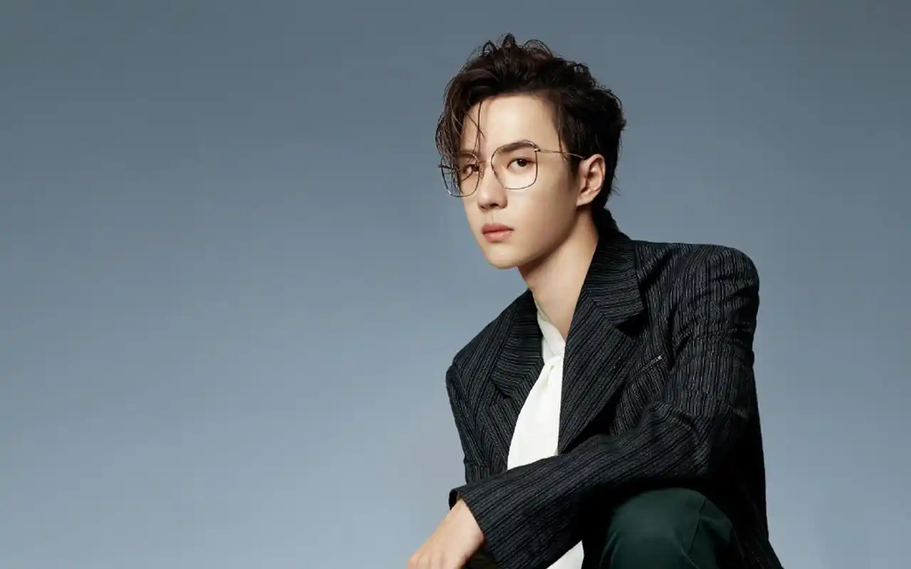 电脑壁纸 明星 大陆明星 小鲜肉王一博时尚帅气魅力写真