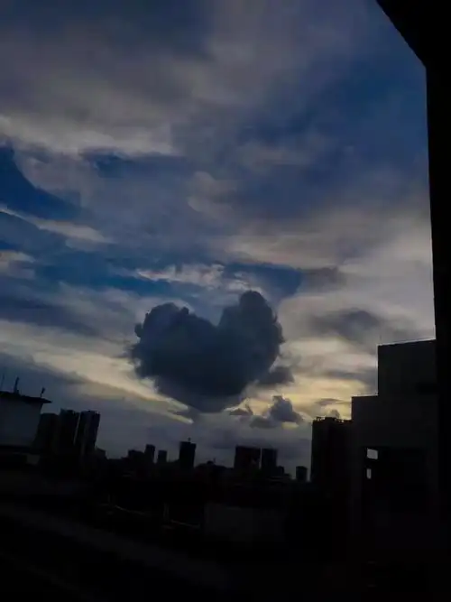 无滤镜爱心云朵哟