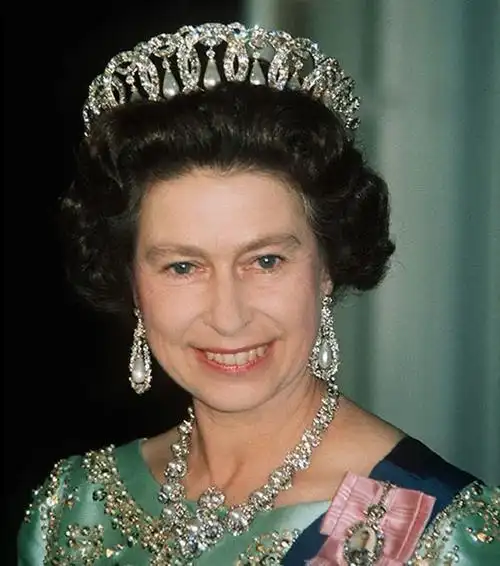 高能预警,细数英国女王那些年带过的皇冠!都是惊世之作!_伊丽莎白
