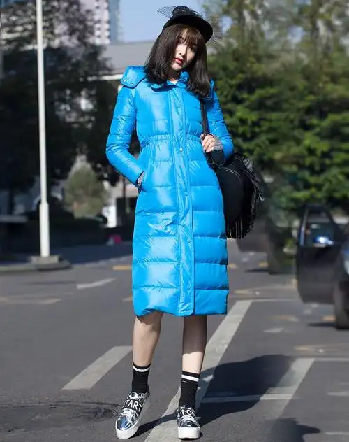 冰蓝色纯色收腰加厚保暖长款羽绒服
