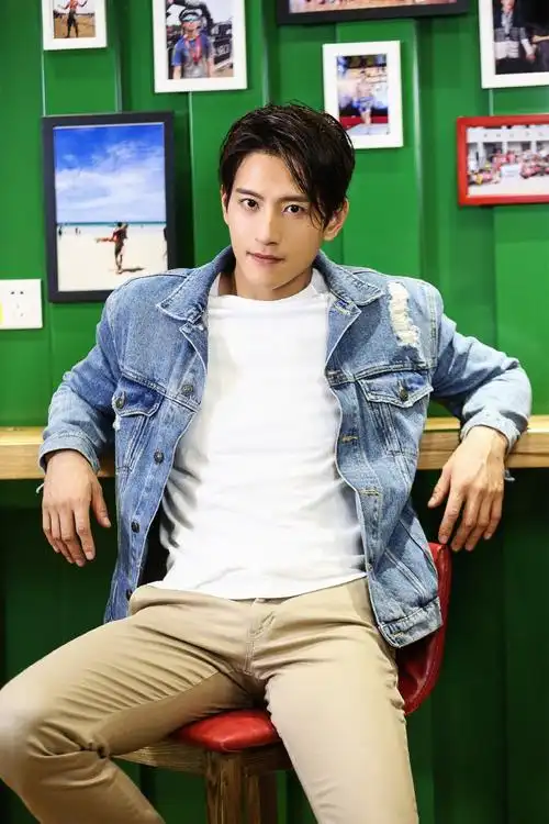 张峻宁图片 张峻宁时尚帅气写真图片