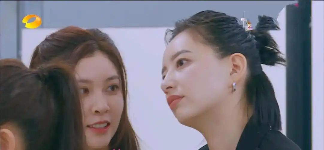 纱巾死忠粉,李斯丹妮妈妈不就是我们妈妈的模样|李斯丹妮|纱巾|宋妍霏