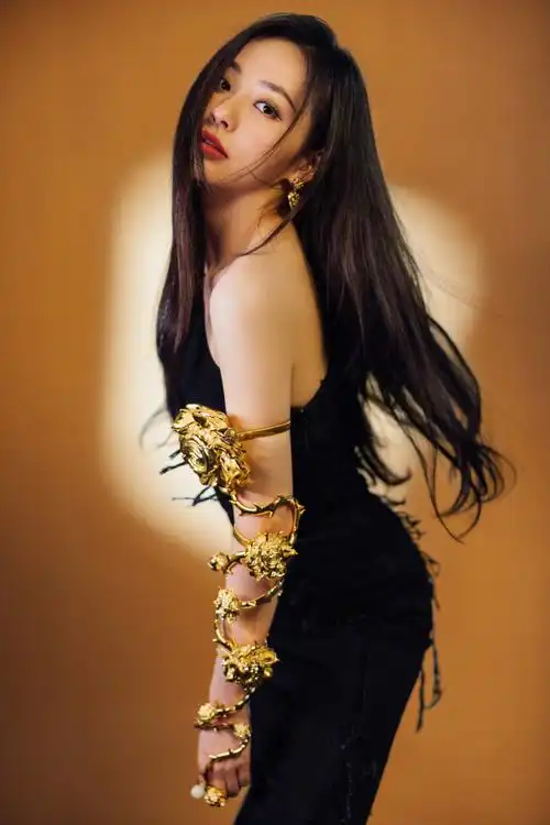 张靓颖荆棘玫瑰##张靓颖腰臀比