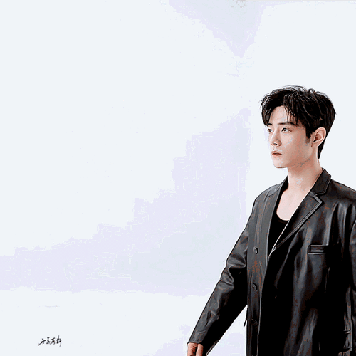 日常见肖战##肖战黑色皮衣#    窒息了有木有?黑皮衣拽冷酷帅!