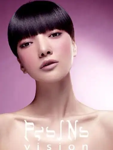 图模特春晓备受关注舞台上另类诡异的精灵