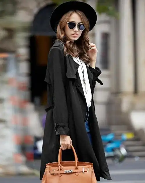 中年女人秋冬必备的气质穿搭单品,经典百搭的黑色风衣