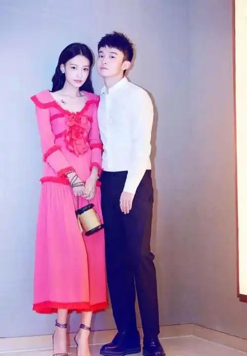 看到孙怡离婚后在红毯上的变化董子健后悔到连装都不装了前年孙怡一袭