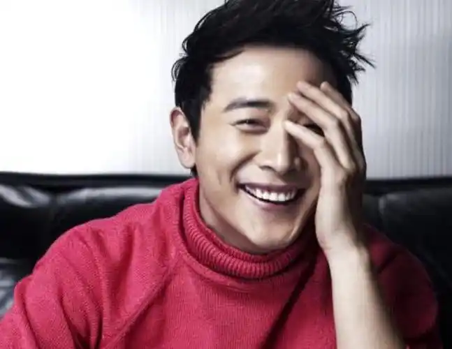 罗晋的微笑可以说非常有感染力,怎么看都有一种治愈力,有木有?