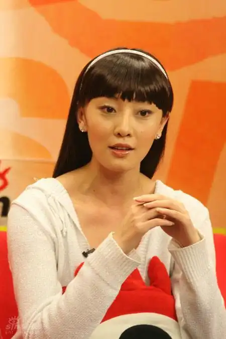 图文王晶刘洋做客聊硬汉若有所思