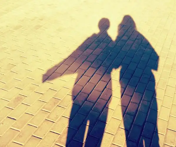 她很配合我的踮起脚 假装自己有男朋友系列 人工制造的最萌身高差也没