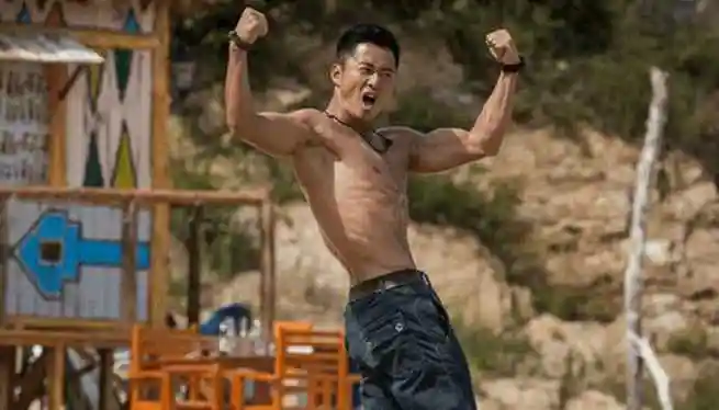 《战狼2》破56亿, 吴京发福成小圆脸, 几张图看出他原来有多猛