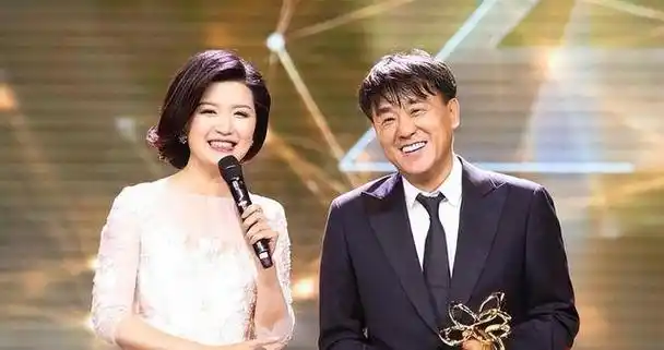 实力派演员何冰:专业与坚毅的表演之路何冰,一个来自北京普通家庭的