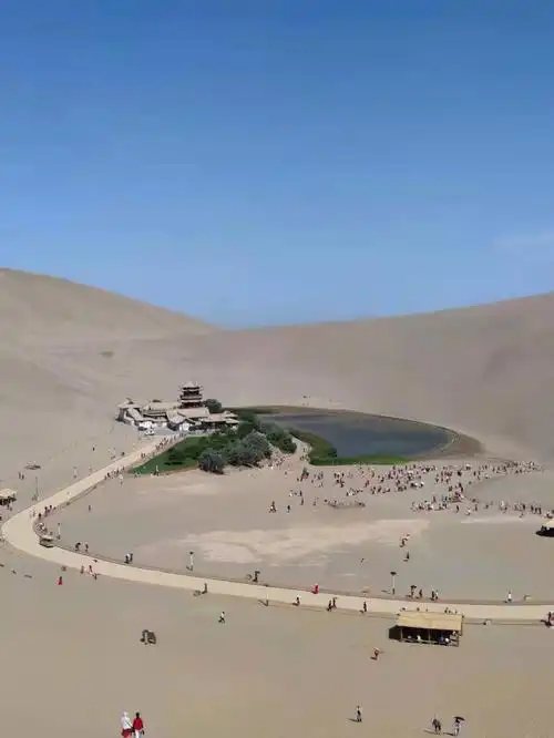 鸣沙山月牙湖莫高窟