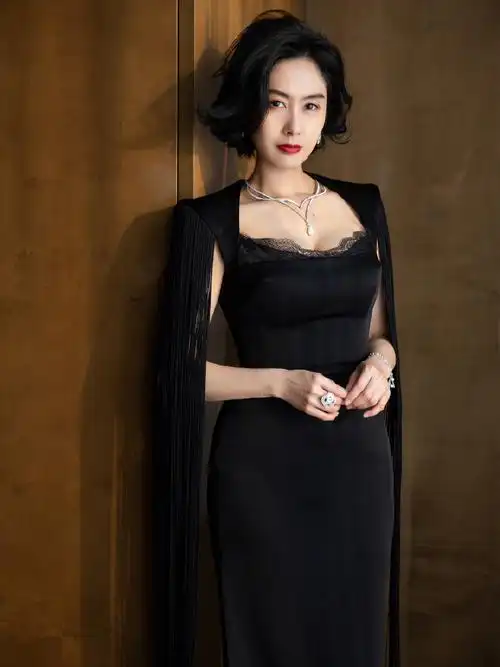 性感女神朱茵黑色吊带裙妩媚优雅写真图片26