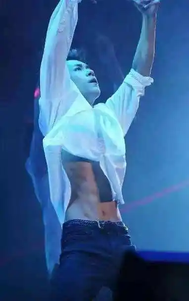 提到tfboys,不得不说他们三小只在很小的时候就出道了,而他们面临着一