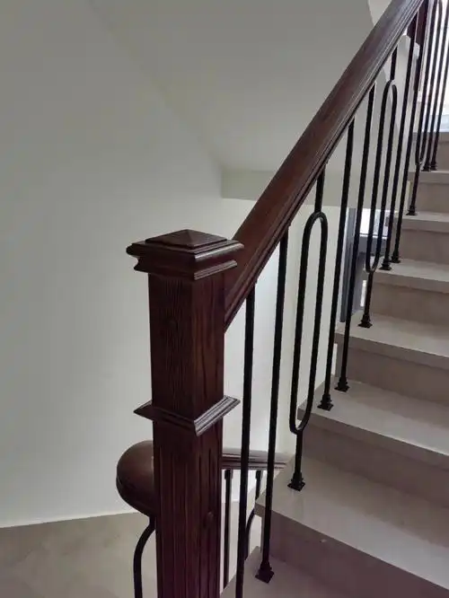 选了无数家订了这款,看看成品怎么样吧#农村自建房  #楼梯扶手  #别墅