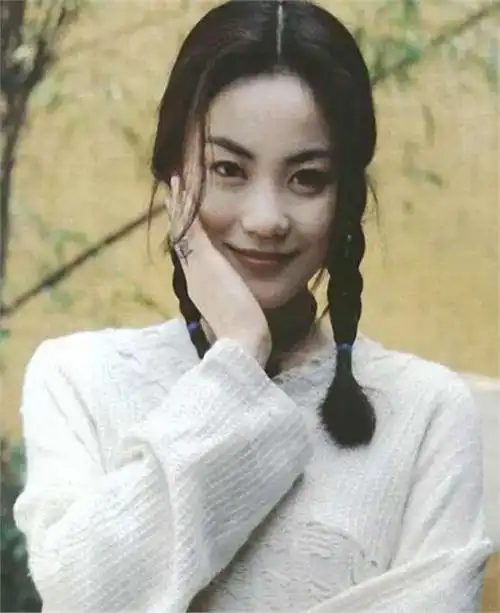 你见过不会变老的天后吗55岁王菲的少女感秘诀其实在性格