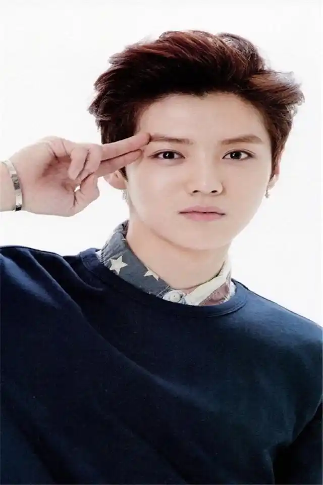 韩国小鲜肉鹿晗高清手机桌面壁纸下载