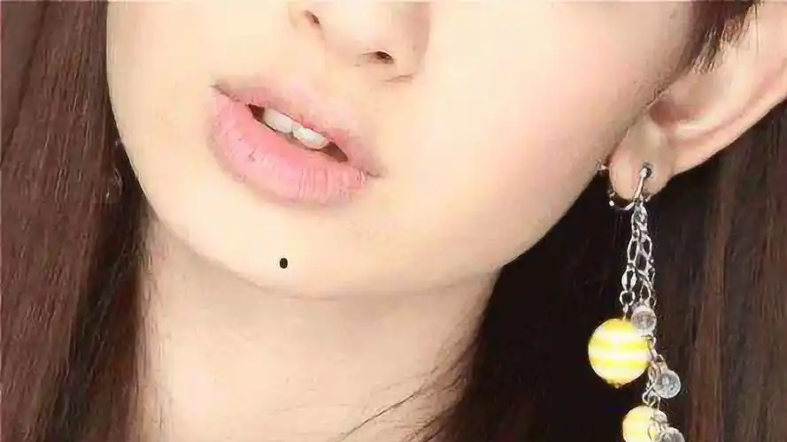 女人身上这三处有"痣",克夫克子,一生贫穷,难发大财!