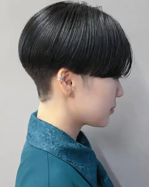 今日流行新风尚:后脖起发脚的女士短发_发型_女性_时尚