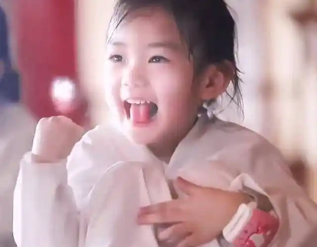 戚薇李承铉女儿lucky谐音"李love戚"不算什么,曾用名才是一绝_lucky