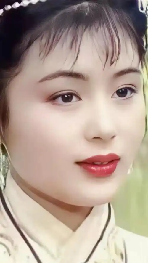 陈红年轻时的颜,那简直连倾国倾城都觉得还不够夸