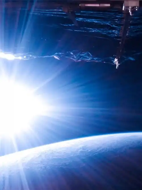 雷军讲述小米101亿像素拍地球系列照片背后的故事