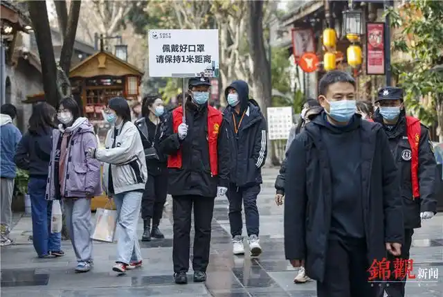 记者走访:戴口罩成常态|飞沫|公共场所|李冬_网易订阅