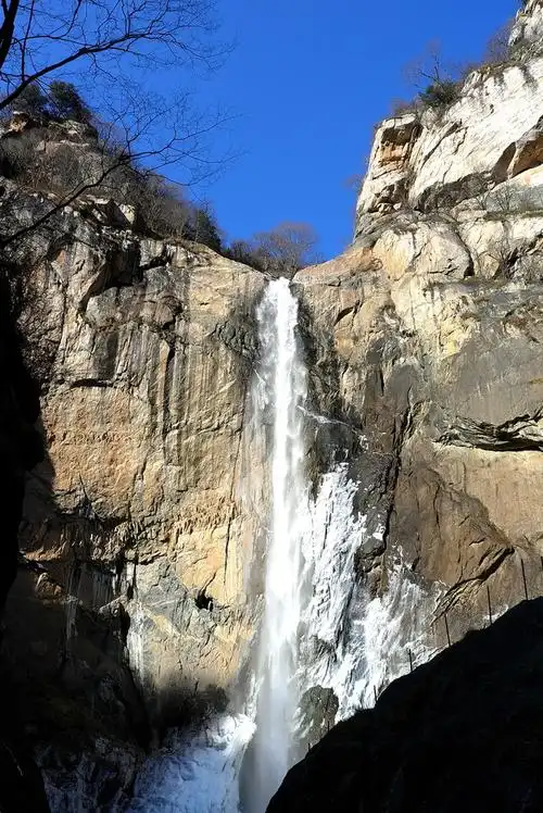 南召百尺潭瀑布