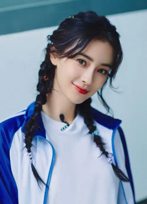 照片中angelababy身穿校服.青春洋