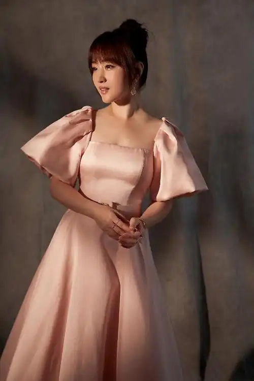 组图:从小美到大!杨钰莹童年旧照曝光 清纯甜美端庄文静