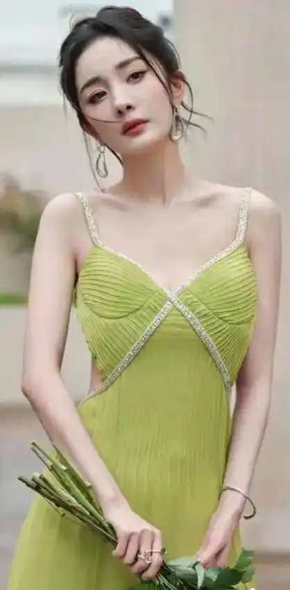 黄渤与杨幂,蒋欣合照曝光:蒋欣瘦身成功,与大幂幂同框比美_照片_风采