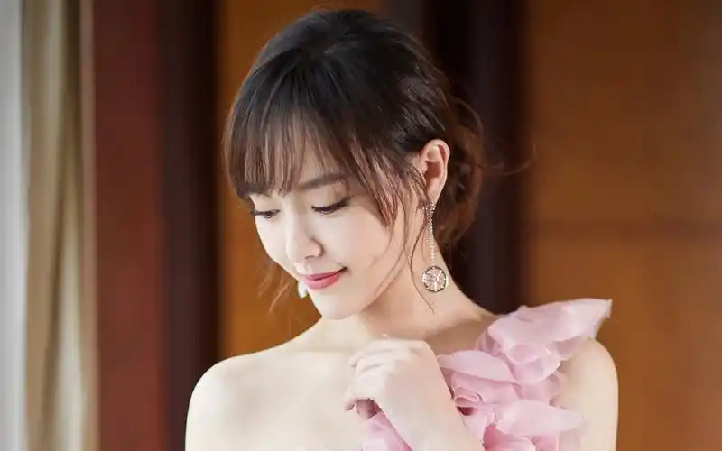 唐嫣温婉迷人性感图片桌面壁纸