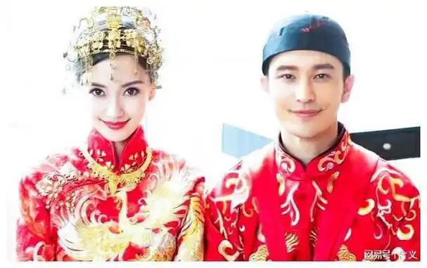 黄晓明,杨颖离婚后首度合体,带娃游迪士尼,全程"0"交流?