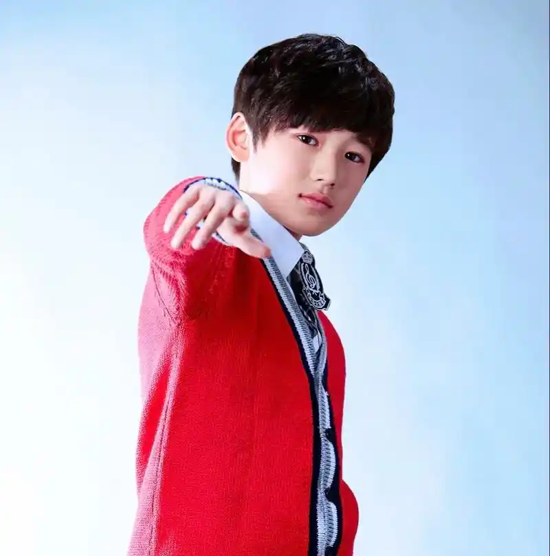 宋亚轩二十岁生日快乐989898.2016年的小男孩在奔赴音 - 抖音