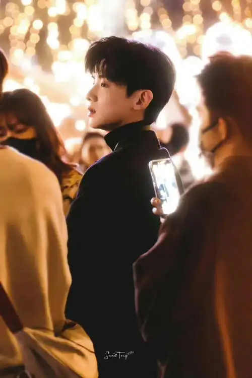 白敬亭章若楠演偶像剧##难哄官宣