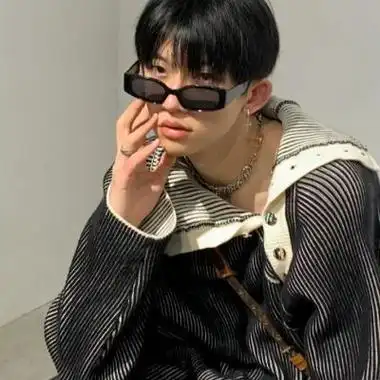 高冷并且超酷的帅气男生头像