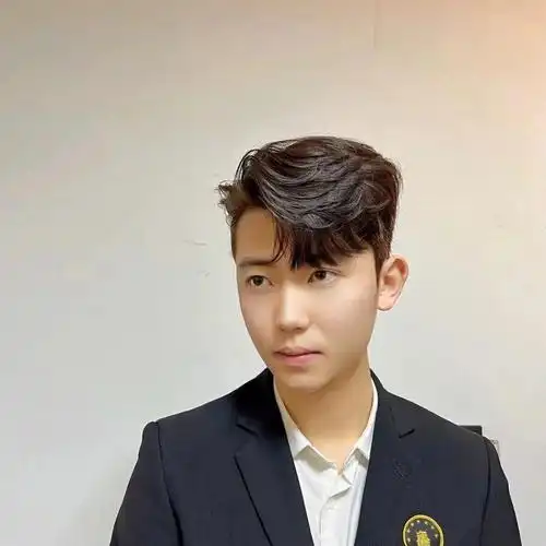 纹理造型烫,最近都很火的王嘉尔同款三七分纹理造型烫发!