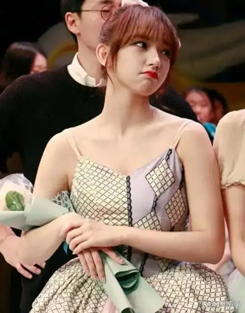 程潇25岁惊艳亮相:温柔如奶个性如潇!人间绝美尤物!