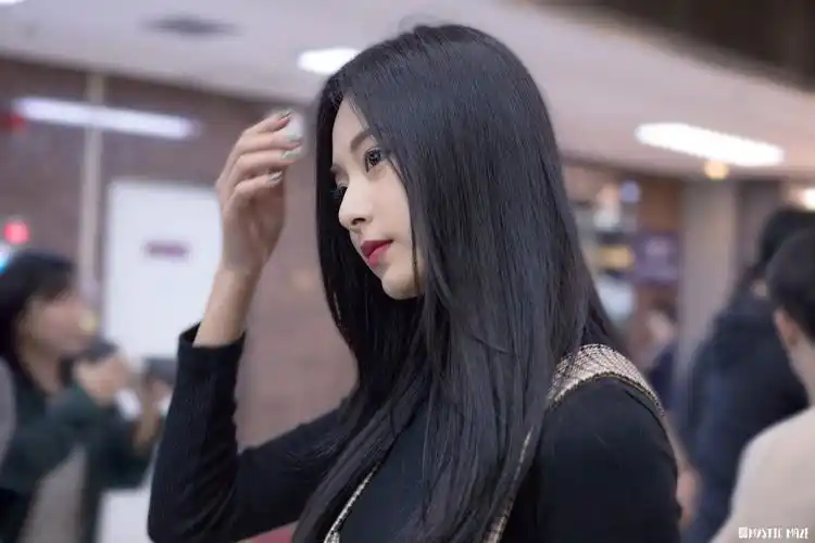 30张twice周子瑜侧颜照片 每张侧脸都证明她为什么是神颜