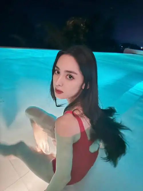 古力娜扎假期随拍,红色泳装93#娜扎红色泳衣