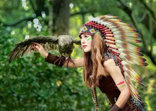 后来通行于世界,玛雅人是古代印地安人的一支,是美洲唯一留下文字记录