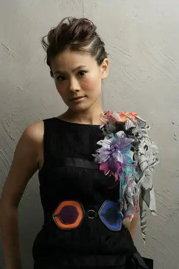 评论林爽领先众多超女发单曲后劲谁更强