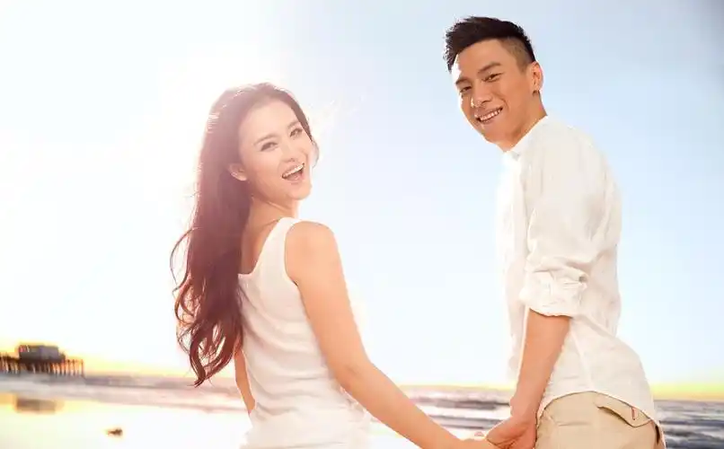 男女之间,如果关系暧昧,这3个地方会很明显,明眼人一看便知