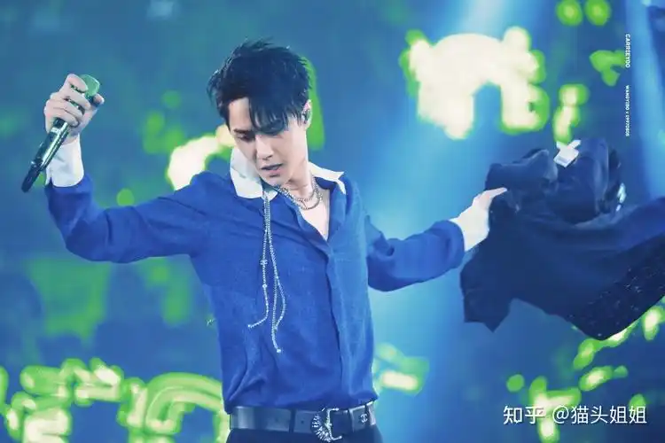 如何评价王一博在乐华十二周年年会上演唱《无感》的舞台表现? - 知乎