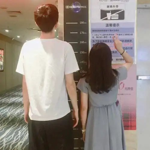 这个男票还在强答一波 我160 90斤 男票188 135斤(四舍五入190∑(Д)