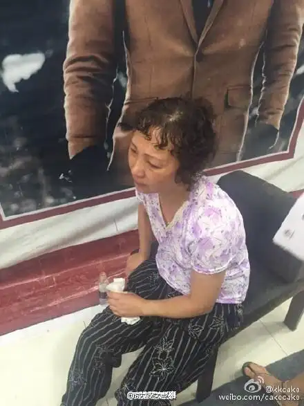 湖北女子被绞入手扶电梯身亡 最后时刻托起孩子