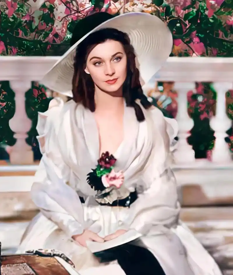 猫系美人费雯丽:演技与美貌并存的乱世佳人,年轻时风华绝代.